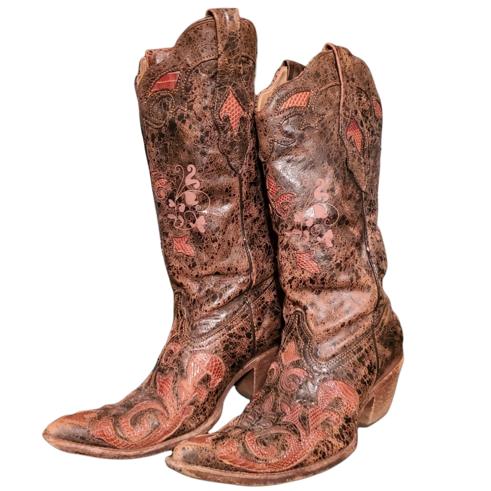 Beautiful Vintage Corral Boots with heal (7)